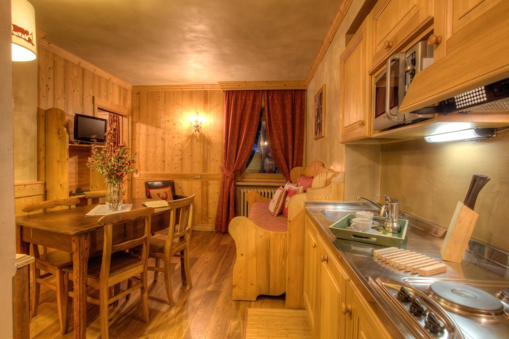 B&B Residence Checrouit Courmayeur Exteriör bild