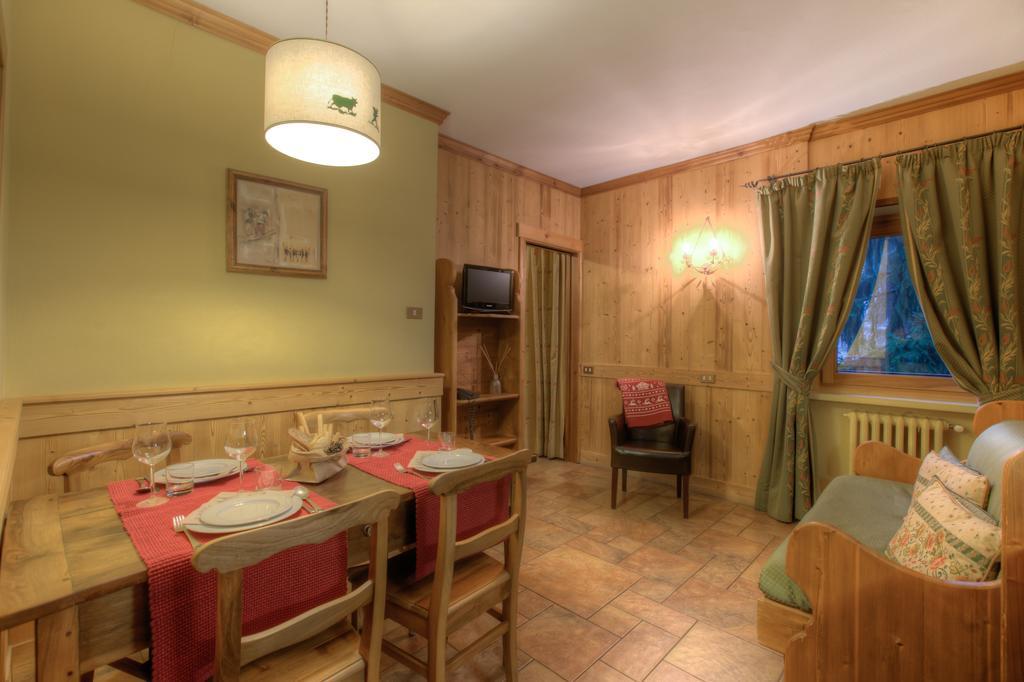 B&B Residence Checrouit Courmayeur Rum bild