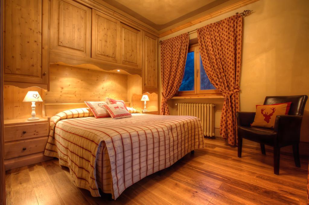 B&B Residence Checrouit Courmayeur Exteriör bild