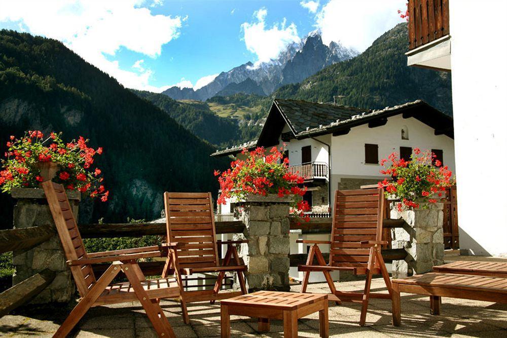 B&B Residence Checrouit Courmayeur Exteriör bild