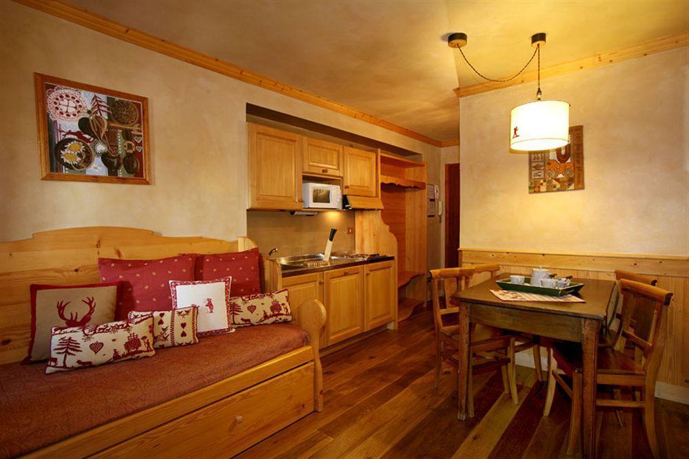 B&B Residence Checrouit Courmayeur Exteriör bild