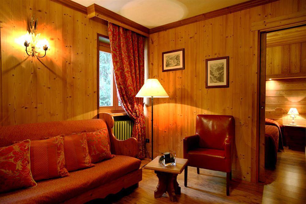 B&B Residence Checrouit Courmayeur Exteriör bild