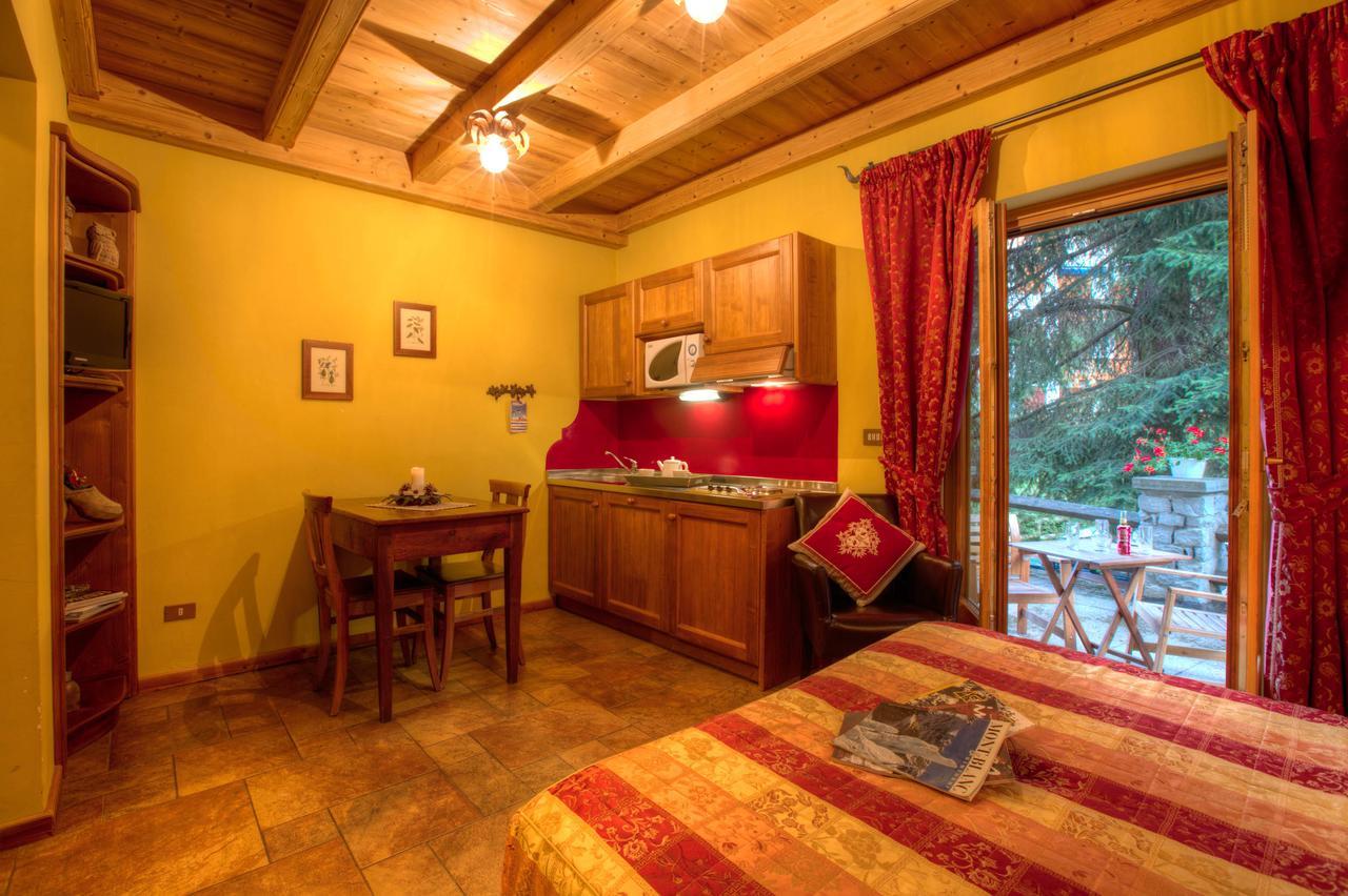 B&B Residence Checrouit Courmayeur Exteriör bild