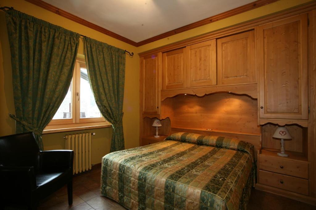 B&B Residence Checrouit Courmayeur Rum bild