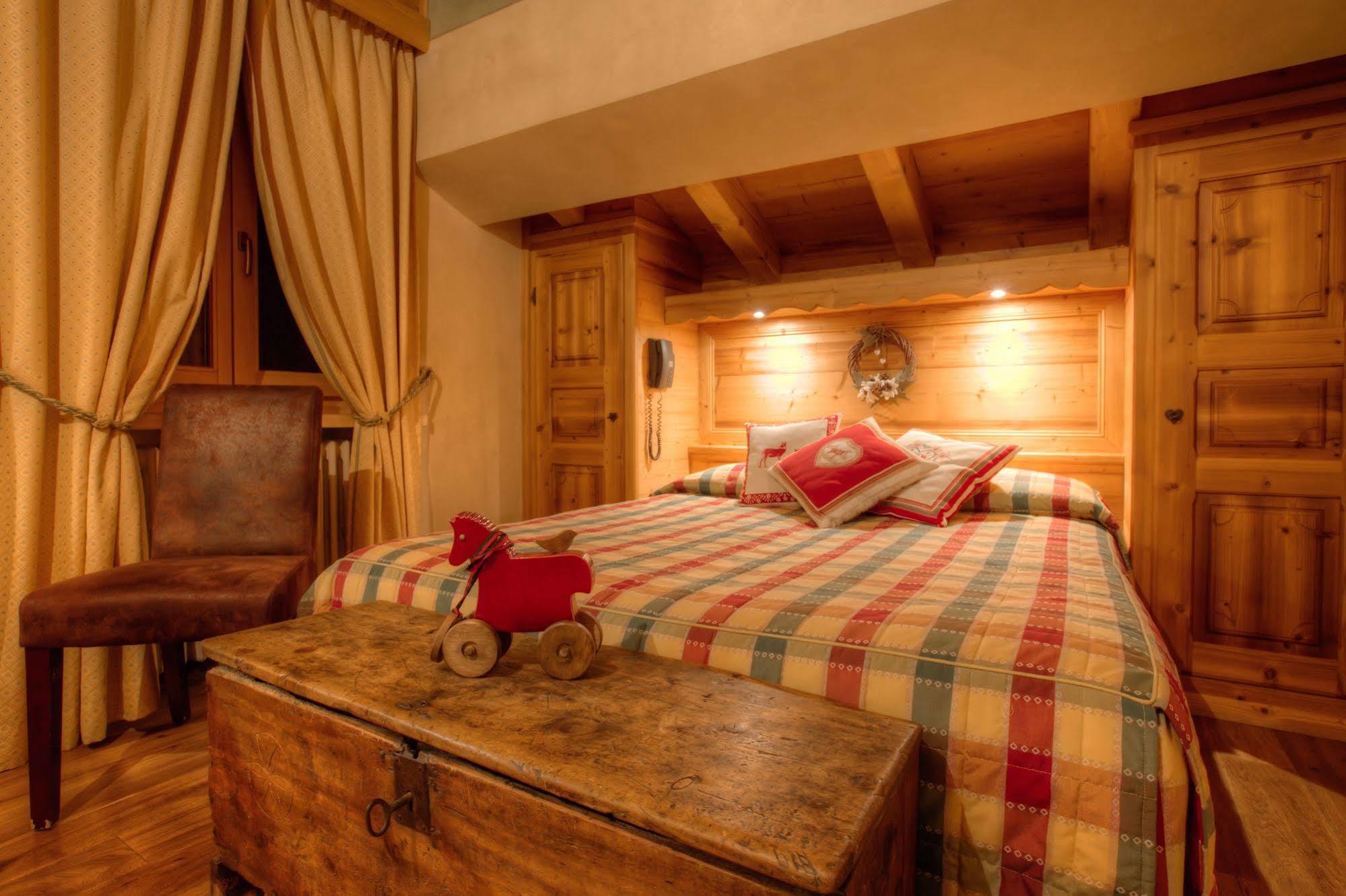 B&B Residence Checrouit Courmayeur Exteriör bild
