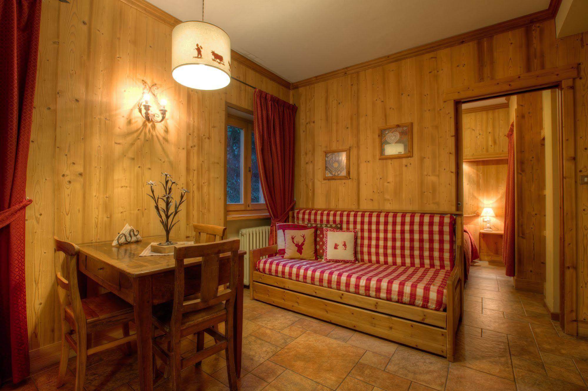B&B Residence Checrouit Courmayeur Exteriör bild