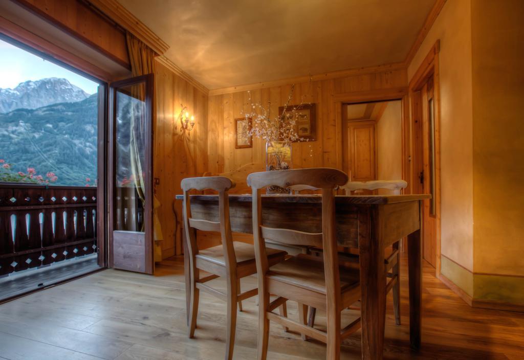 B&B Residence Checrouit Courmayeur Rum bild