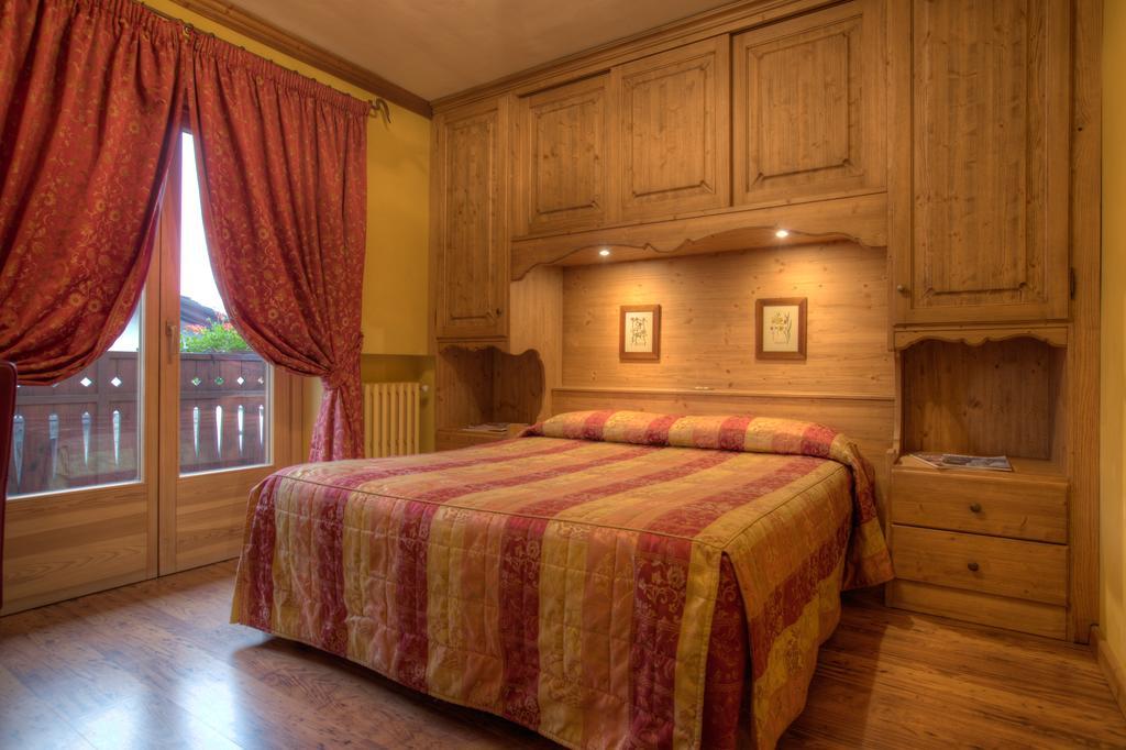 B&B Residence Checrouit Courmayeur Rum bild